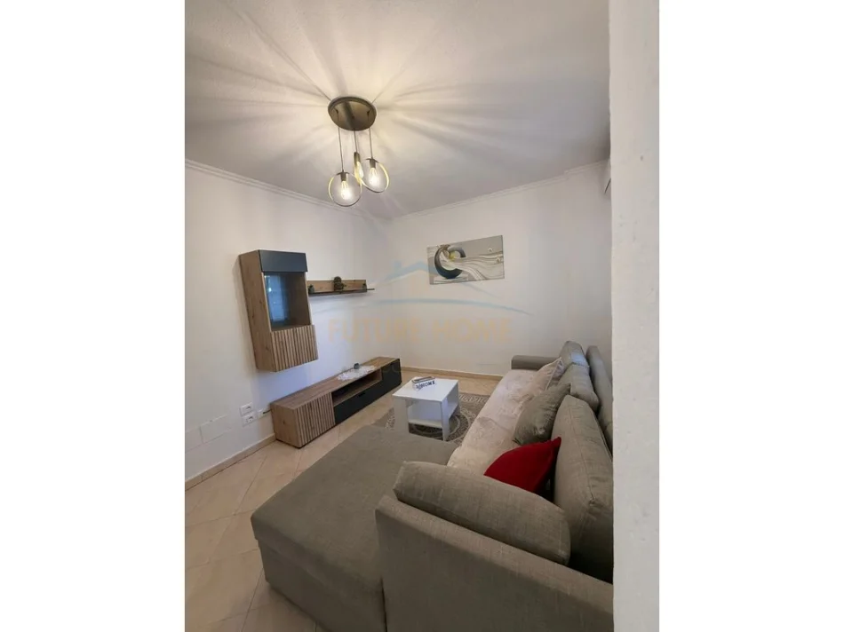 Durres, jepet me qera apartament 2+1+Ballkon Kati 2, 87 m² 450 € 