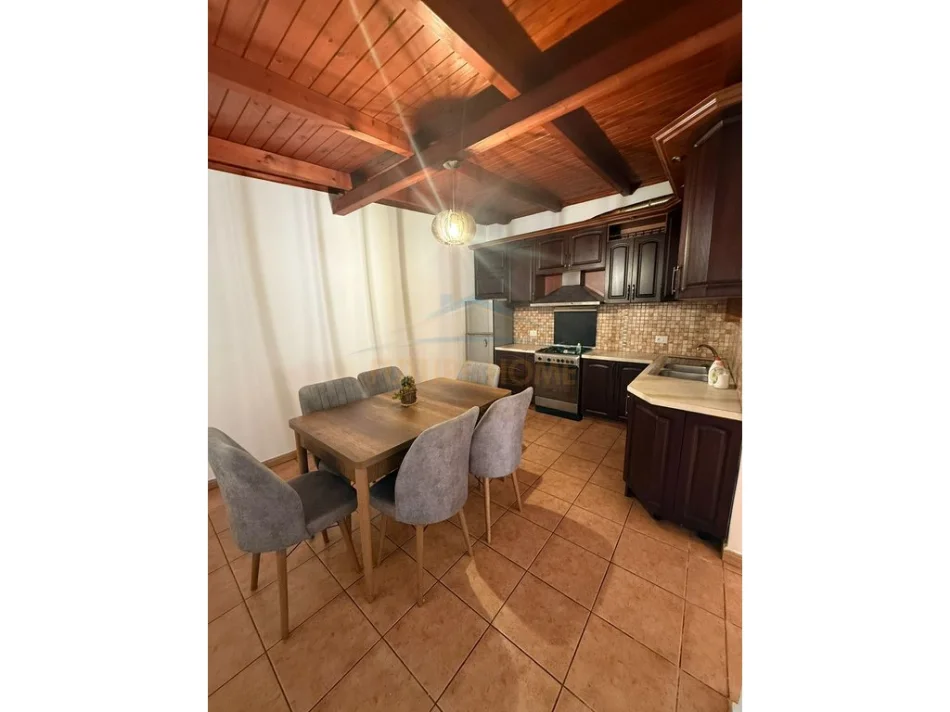 Durres, jepet me qera apartament 2+1+Ballkon Kati 2, 87 m² 450 € 