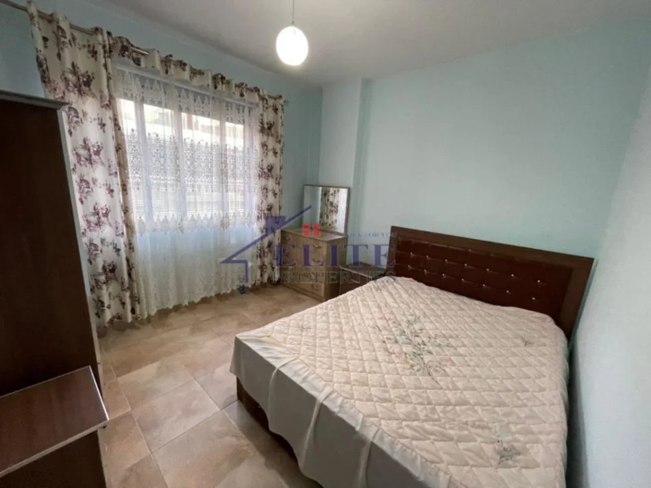 Tirane, jepet me qera apartament 2+1+Ballkon Kati 2, 104 m² 420 € (Kthesa e Kamzes)