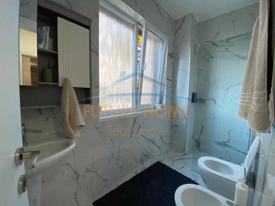 Tirane, jepet me qera apartament 2+1+Aneks+Ballkon Kati 4, 106 m² 800 € (yzberisht)