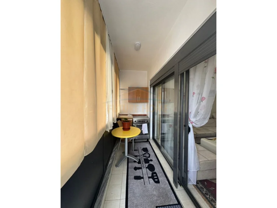 Tirane, jepet me qera apartament 2+1+Ballkon Kati 7, 82 m² 600 € (Unaza e Re)