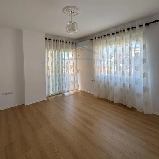 Tirane, shitet apartament 2+1 Kati 2, 86 m² 135.000 € (Rruga e Dajtit)