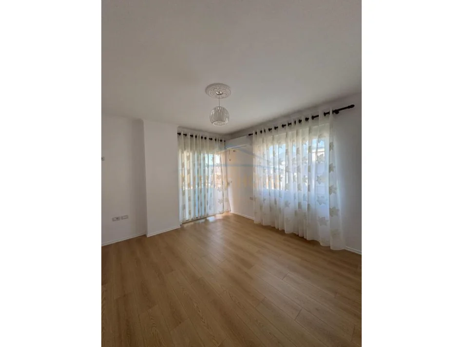 Tirane, shitet apartament 2+1 Kati 1, 88 m² 135.000 € (Fresku)