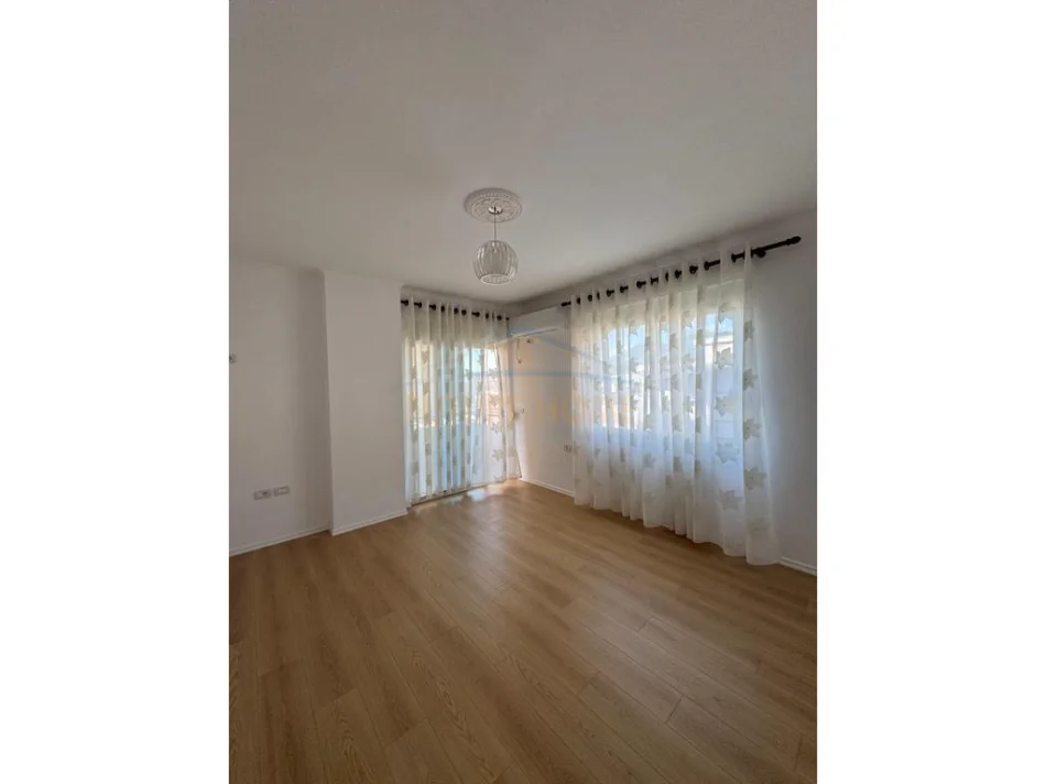 Tirane, shitet apartament 2+1+Ballkon Kati 2, 88 m² 135.000 € (Fresk)