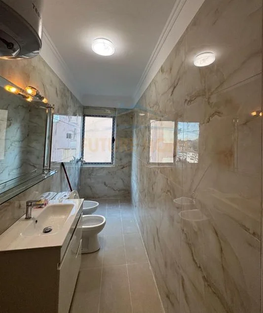 Tirane, shitet apartament 2+1 Kati 2, 86 m² 135.000 € (fresku)