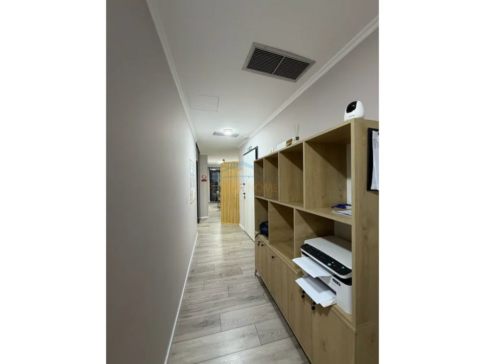 Tirane, jepet me qera zyre Kati 6, 247 m² 6.000 € (Lake View Residences)