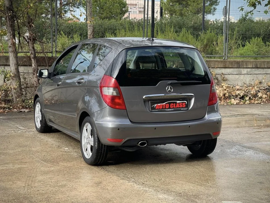 Tirane, shes makine BENZ A150 AUTOMAT Benzin, gri metalizato automatik Klima 184.000 km 4790 €