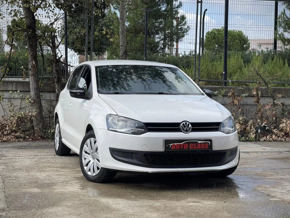 Tirane, shes makine VW POLO Benzin, e bardhë automatik Klima 243.000 km 6.500 €