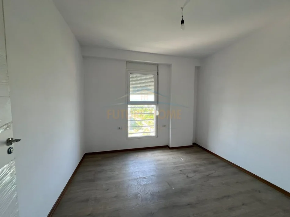 Tirane, jepet me qera apartament 3+1 Kati 4, 151 m² 530 € (5 Maji)