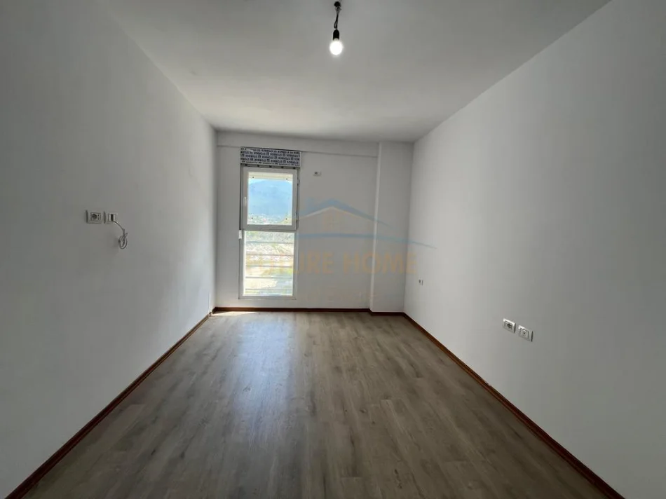 Tirane, shitet apartament 2+1 Kati 1, 95 m² (5 Maji)