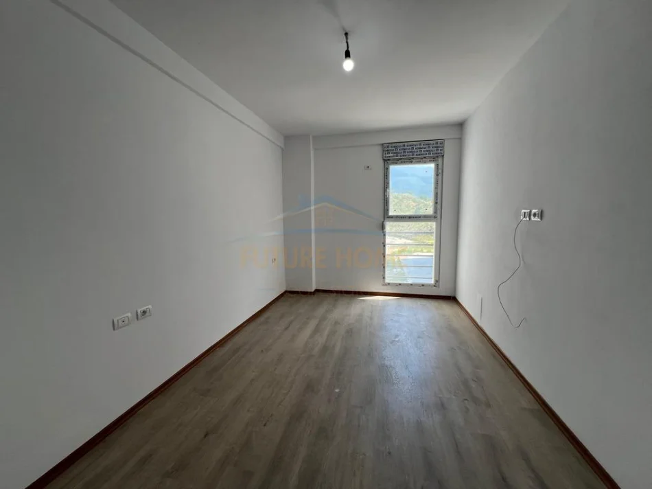 Tirane, shitet apartament 2+1 Kati 1, 95 m² (5 Maji)