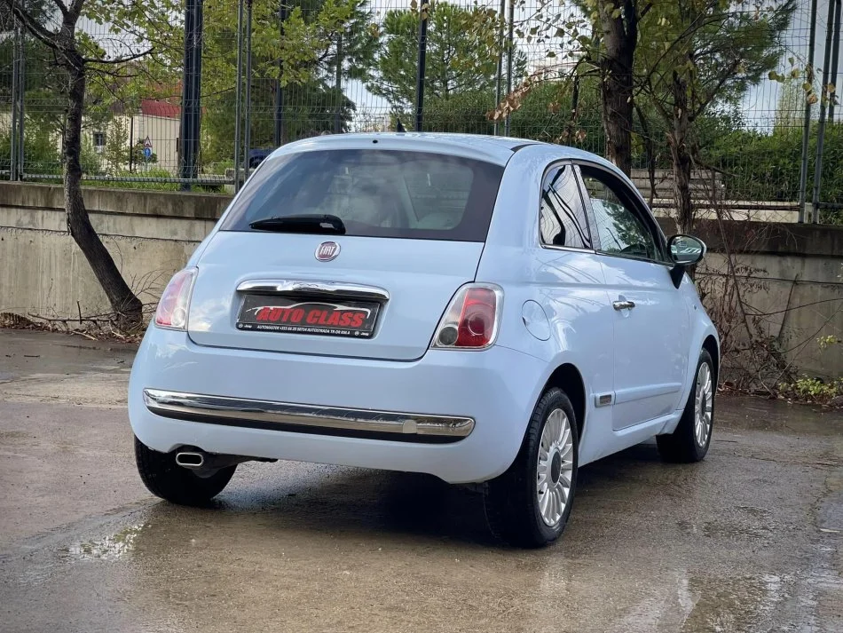 Tirane, shes makine FIAT 500 Benzin, blu e hapur automatik Klima 49.000 km 5.900 €