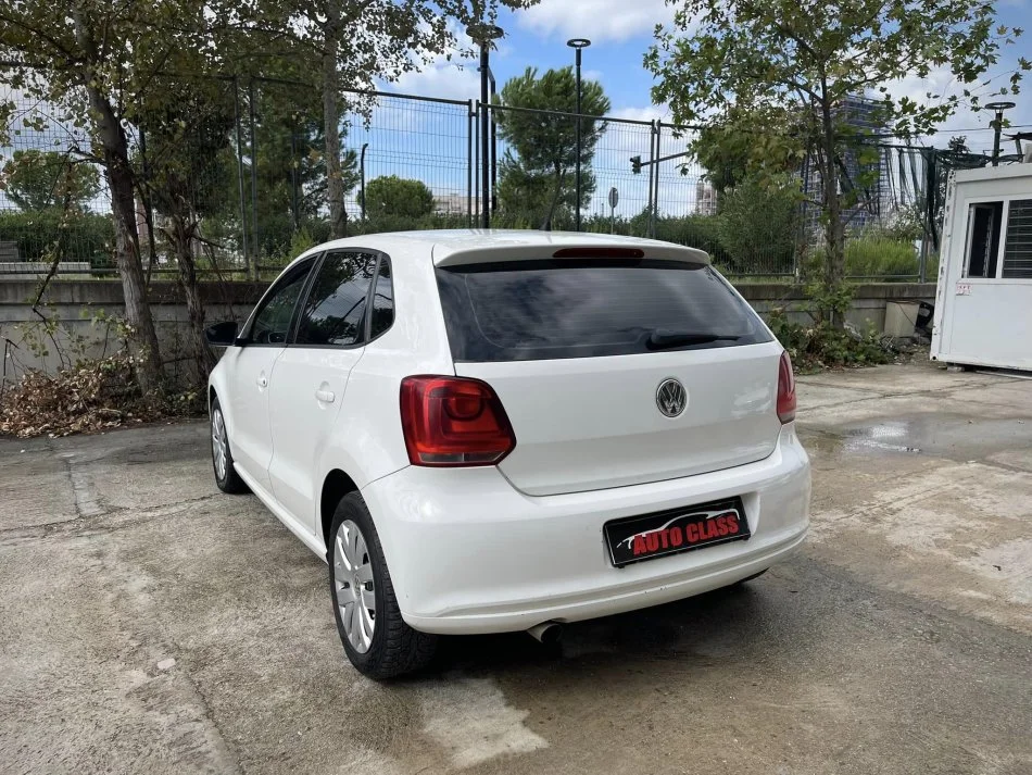 Tirane, shes makine VW POLO Benzin, e bardhë automatik Klima 243.000 km 6.500 €