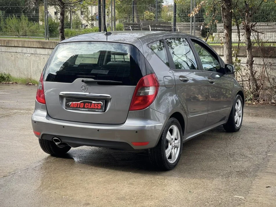 Tirane, shes makine BENZ A150 AUTOMAT Benzin, gri metalizato automatik Klima 184.000 km 4790 €