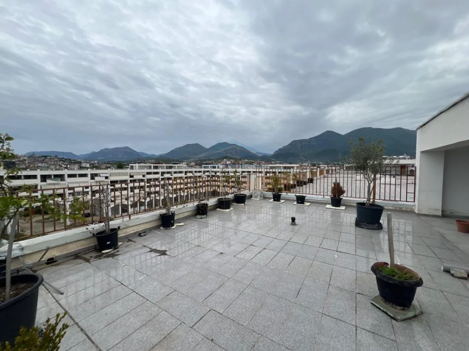 Tirane, shitet apartament 1+1 Kati 5, 94 m² 160.000 € (5 maj)