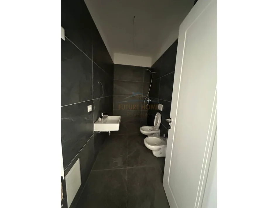 Tirane, shitet apartament 3+1 Kati 1, 147 m² 275.000 € (Bulevardi i Ri)