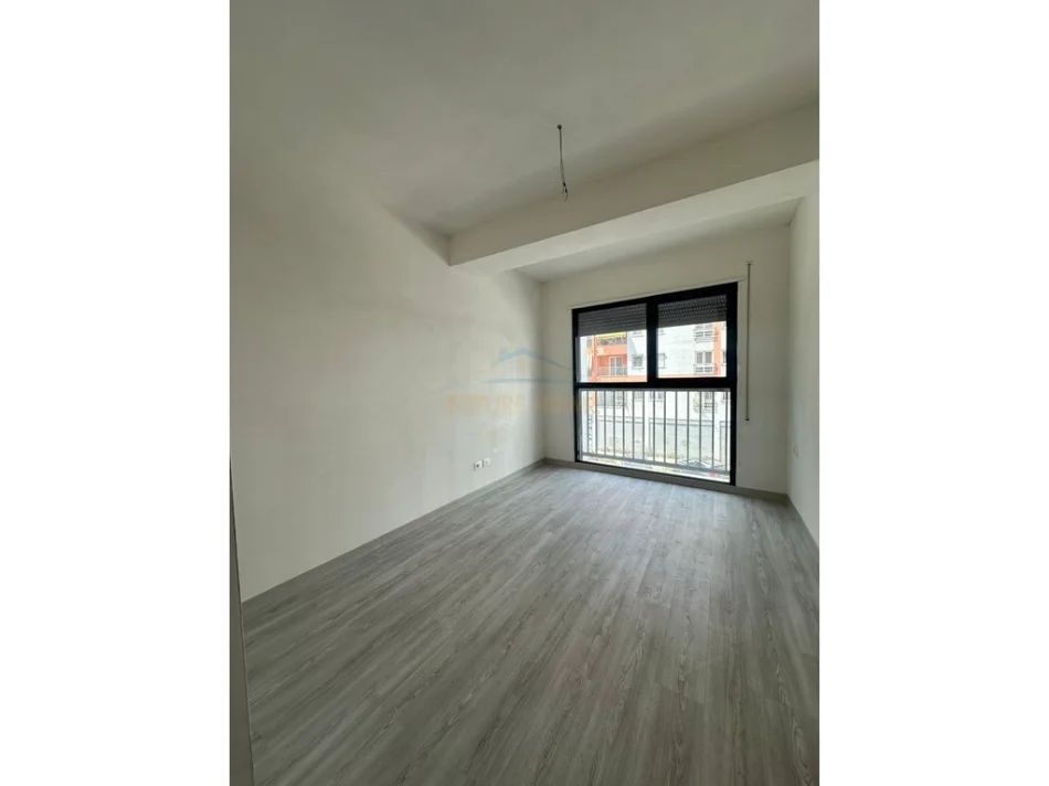Tirane, shitet apartament 3+1 Kati 1, 147 m² 275.000 € (Bulevardi i Ri)