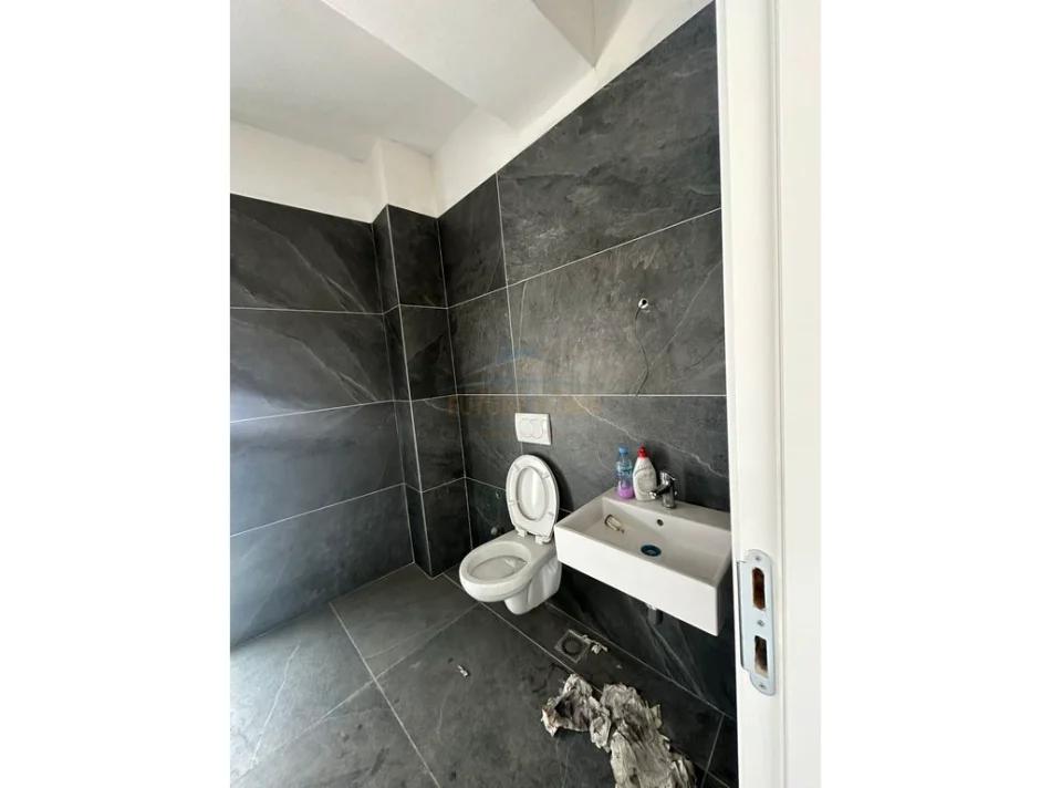 Tirane, shitet apartament 3+1 Kati 1, 147 m² 275.000 € (Bulevardi i Ri)