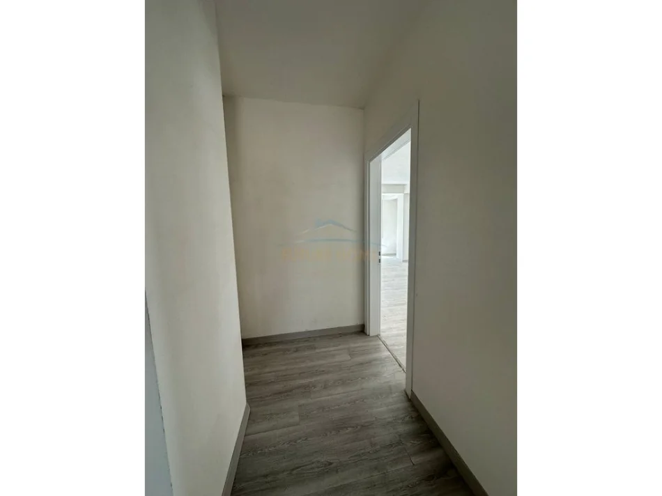 Tirane, shitet apartament 3+1 Kati 1, 147 m² 275.000 € (Bulevardi i Ri)