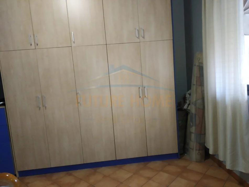Tirane, jepet me qera apartament 2+1 Kati 3, 76 m² 500 € (Komuna e Parisit)
