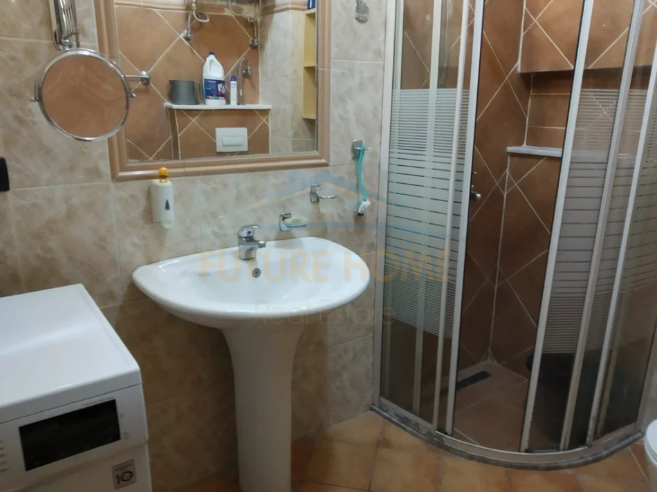 Tirane, jepet me qera apartament 2+1 Kati 3, 76 m² 500 € (Komuna e Parisit)