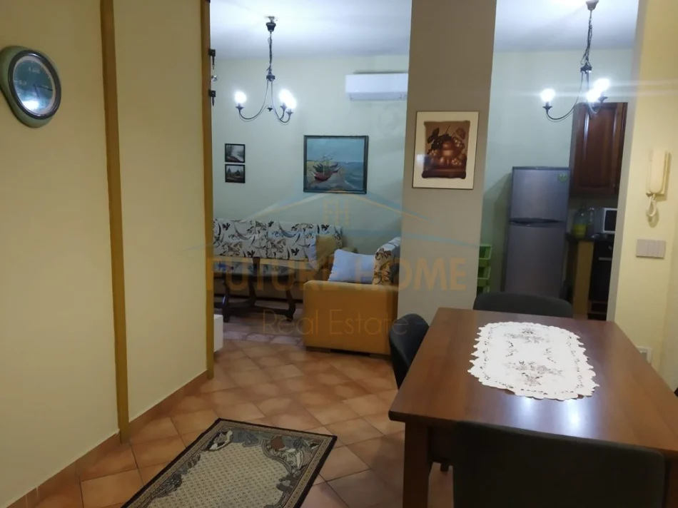 Tirane, jepet me qera apartament 2+1 Kati 3, 76 m² 500 € (Komuna e Parisit)