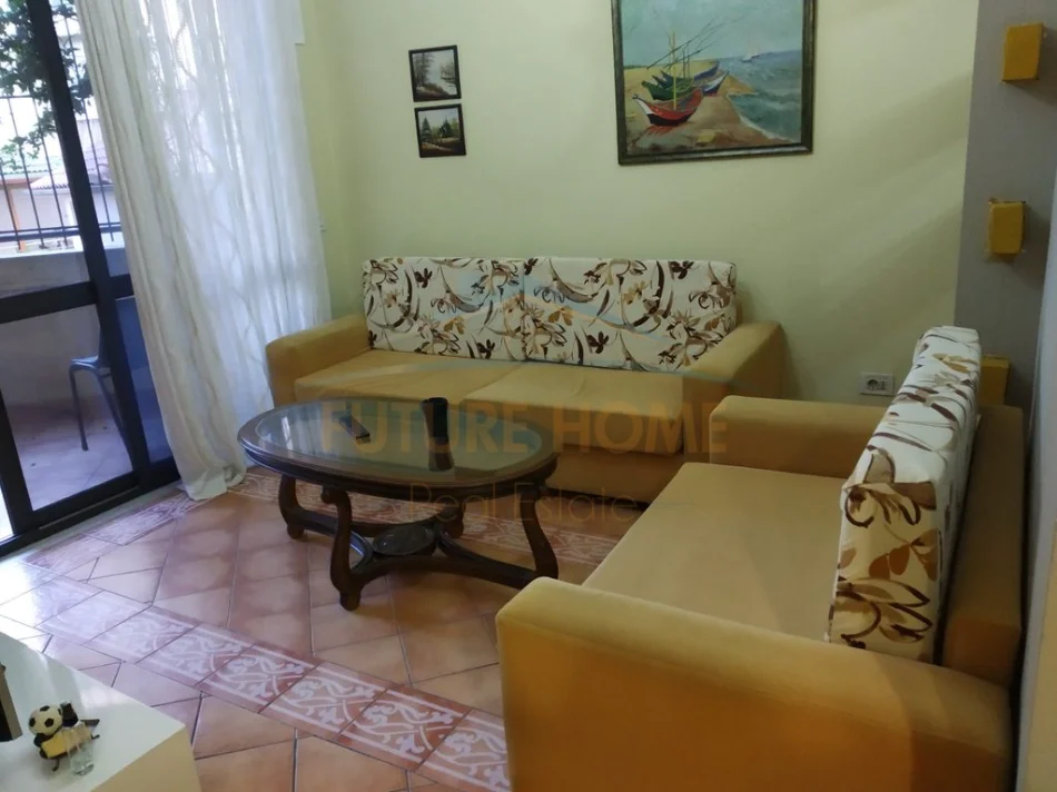 Tirane, jepet me qera apartament 2+1 Kati 3, 76 m² 500 € (Komuna e Parisit)