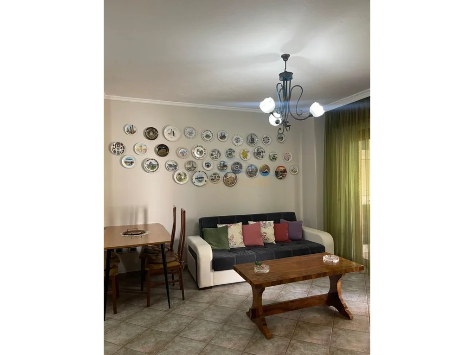 Tirane, jepet me qera apartament 2+1+Ballkon Kati 4, 80 m² 700 € (Myslym Shyri)