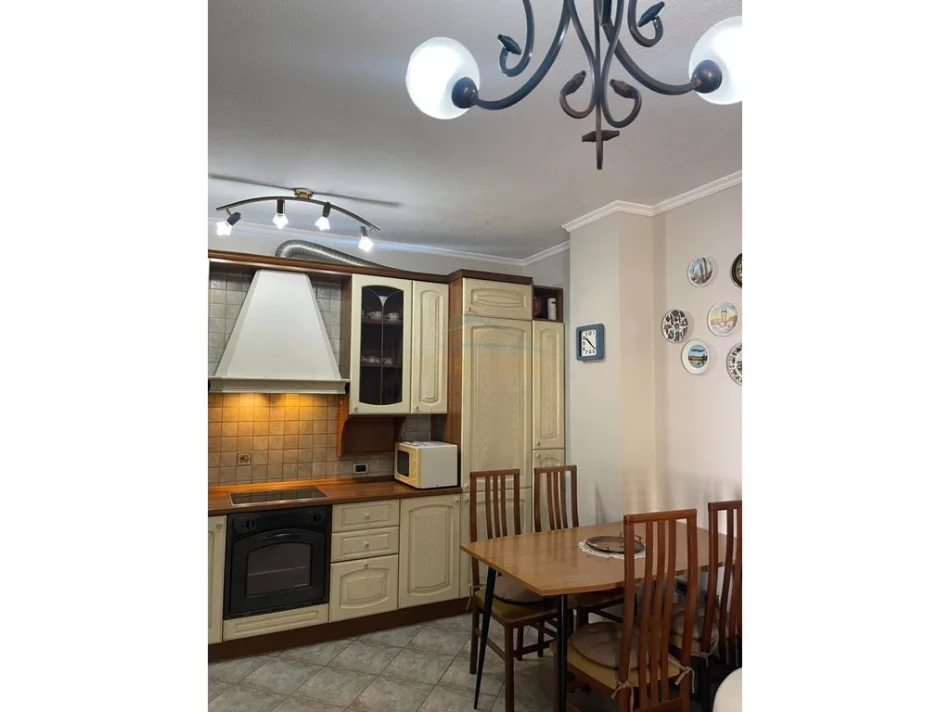 Tirane, jepet me qera apartament 2+1 Kati 4, 78 m² 700 € (Myslym Shyri,)