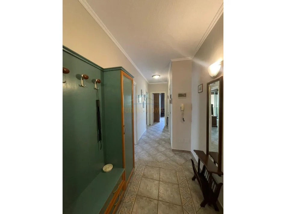 Tirane, jepet me qera apartament 2+1 Kati 4, 78 m² 700 € (MYSLYM SHYRI)