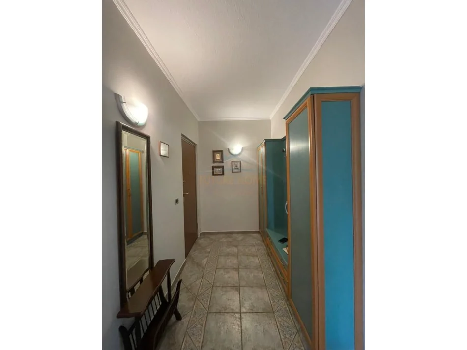 Tirane, jepet me qera apartament 2+1+Ballkon Kati 4, 78 m² 700 € (Myslym Shyri)