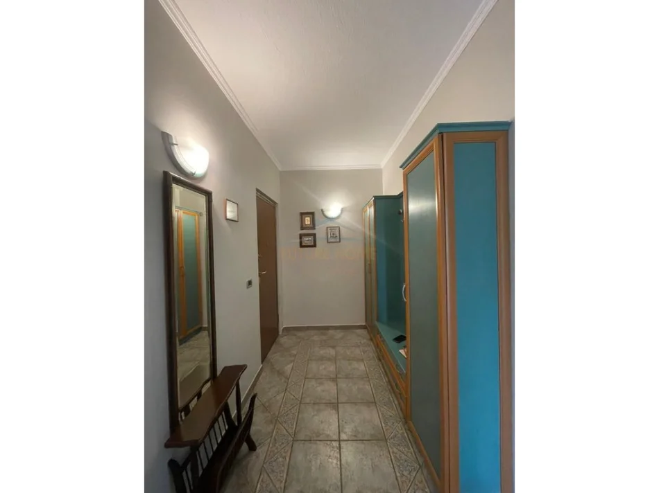 Tirane, jepet me qera apartament 2+1 Kati 4, 78 m² 700 € (MYSLYM SHYRI)
