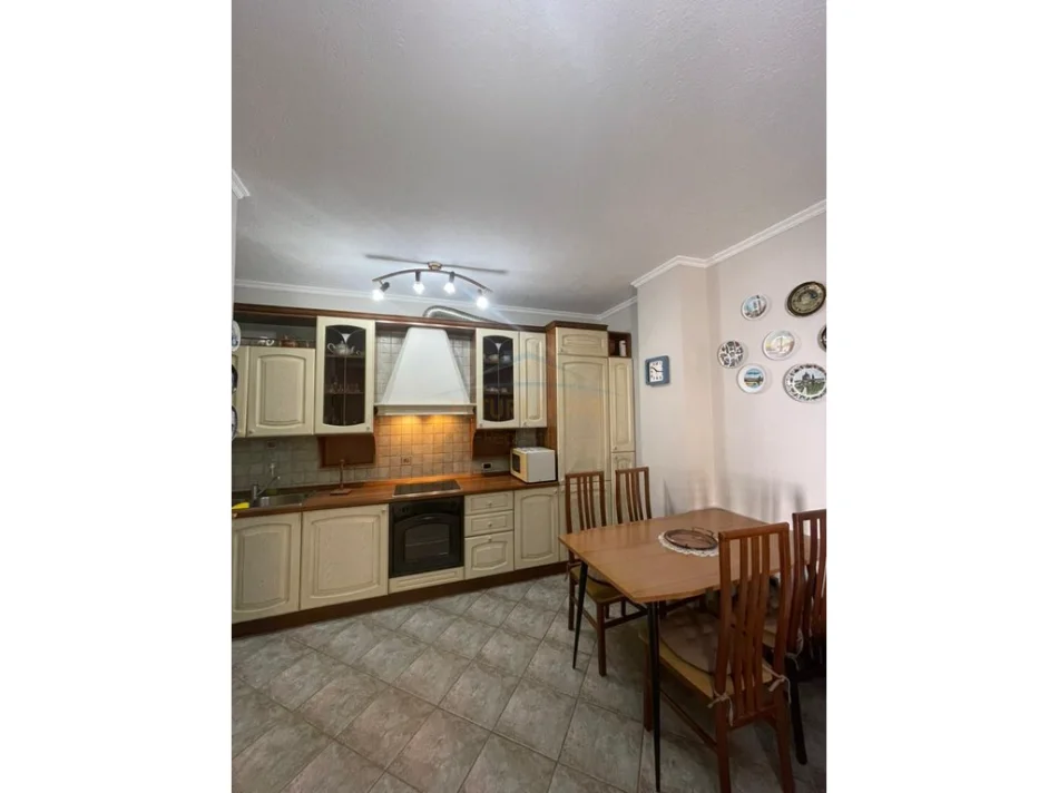 Tirane, jepet me qera apartament 2+1 Kati 4, 78 m² 700 € (Myslym Shyri,)