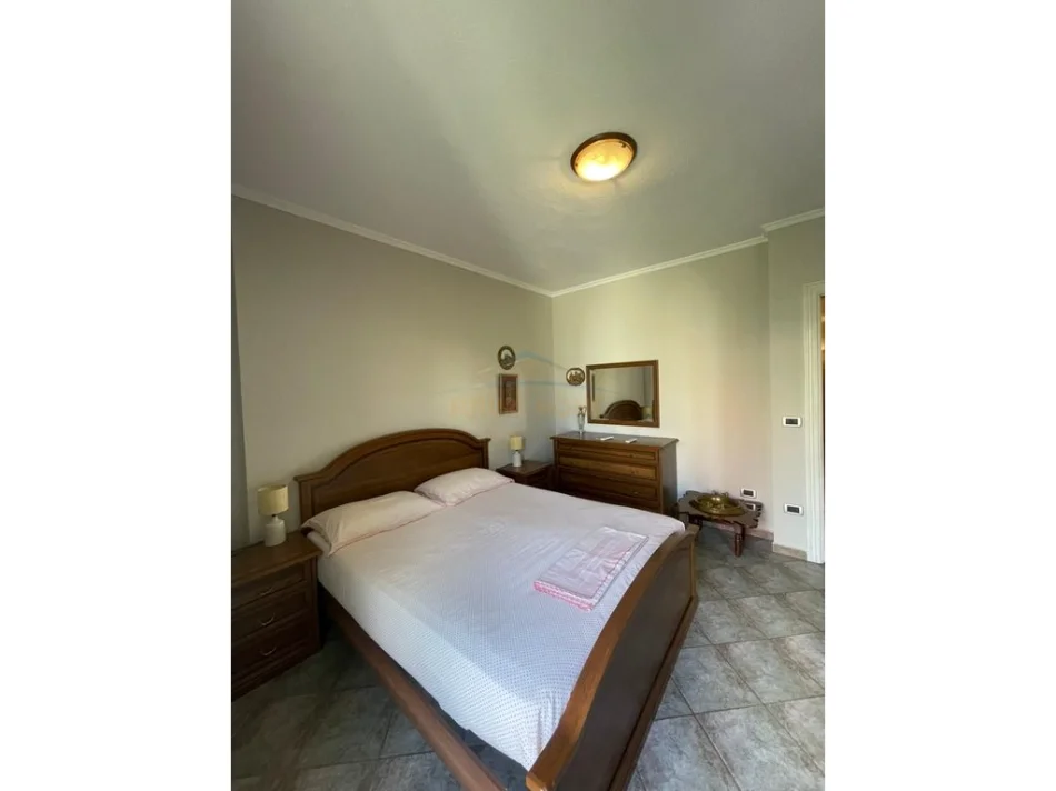 Tirane, jepet me qera apartament 2+1+Ballkon Kati 4, 80 m² 700 € (Myslym Shyri)