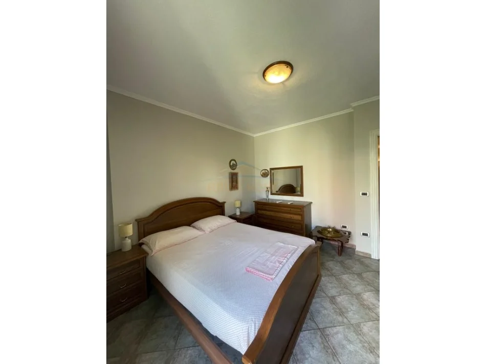 Tirane, jepet me qera apartament 2+1 Kati 4, 78 m² 700 € (MYSLYM SHYRI)