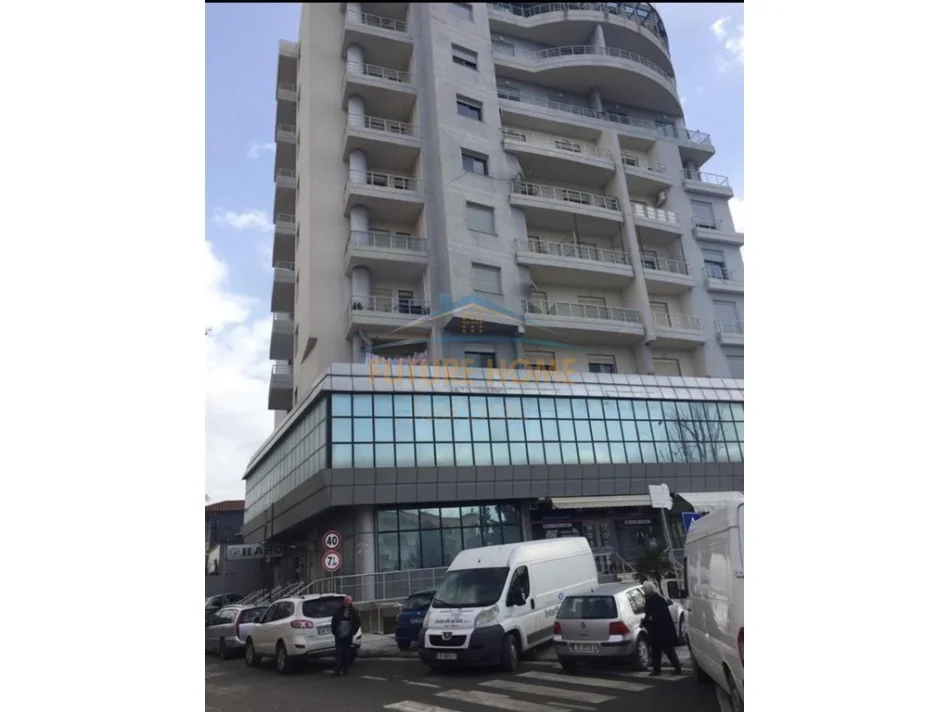 Vlore, shitet ambjent biznesi Kati 1, 135 m² 120.000 € (Vlorë, pran Bashkisë)