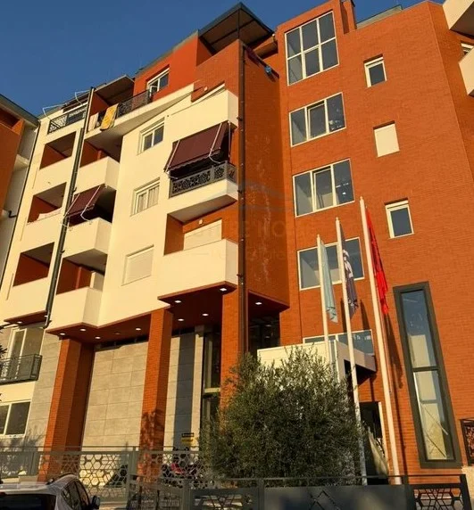 Tirane, shitet apartament 1+1+Ballkon Kati 5, 65 m² 105.000 € (jaho residenc)