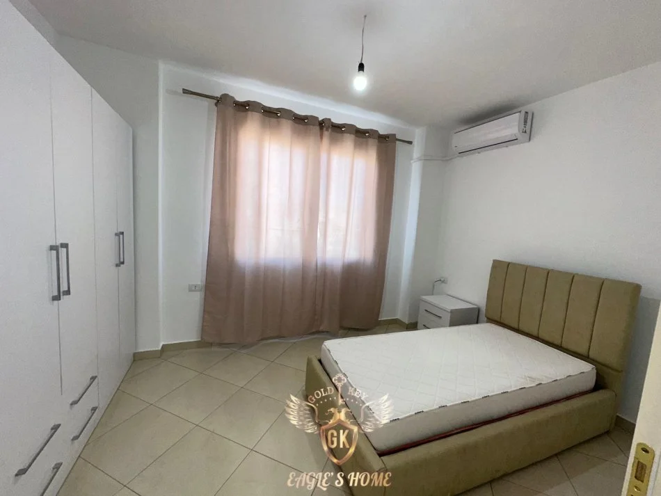 Durres, jepet me qera apartament 3+1+Ballkon Kati 6, 140 m² 600 € (QENDER)