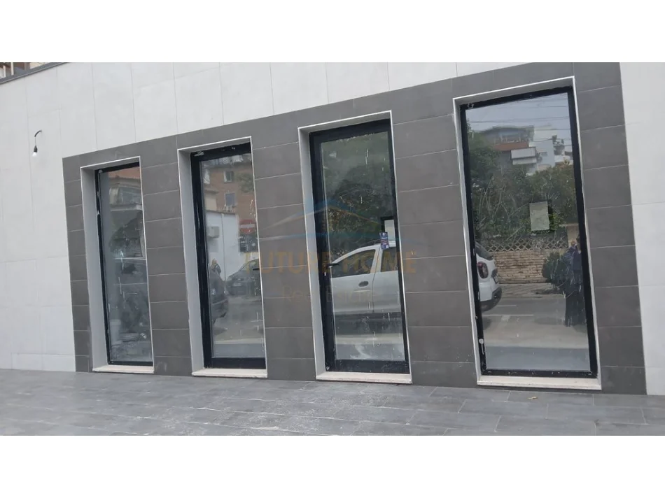 Tirane, shitet ambjent biznesi , 315.000 m² 315.000 € (21 dhjetori)