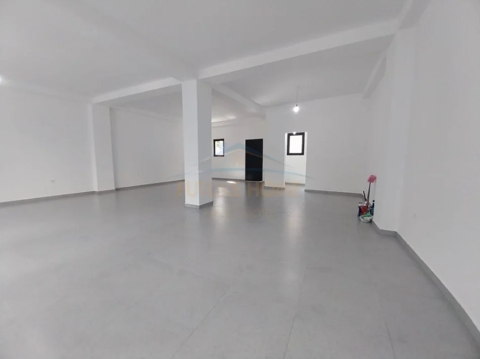 Tirane, shitet ambjent biznesi , 315.000 m² 315.000 € (21 dhjetori)