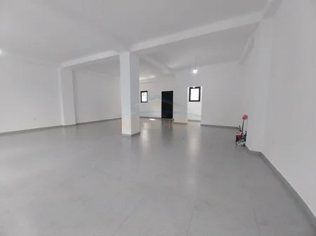 Tirane, shitet ambjent biznesi Kati 0, 108 m² 315.000 € (RRUGA E KAVAJES,21 DHJETORI)
