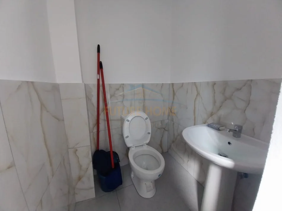 Tirane, shitet ambjent biznesi , 315.000 m² 315.000 € (21 dhjetori)