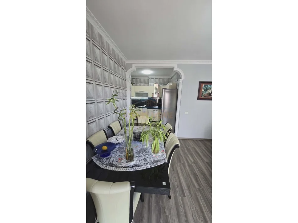 Tirane, shitet apartament 2+1+Ballkon Kati 4, 113 m² 260.000 € (Rruga Jordan Misja)