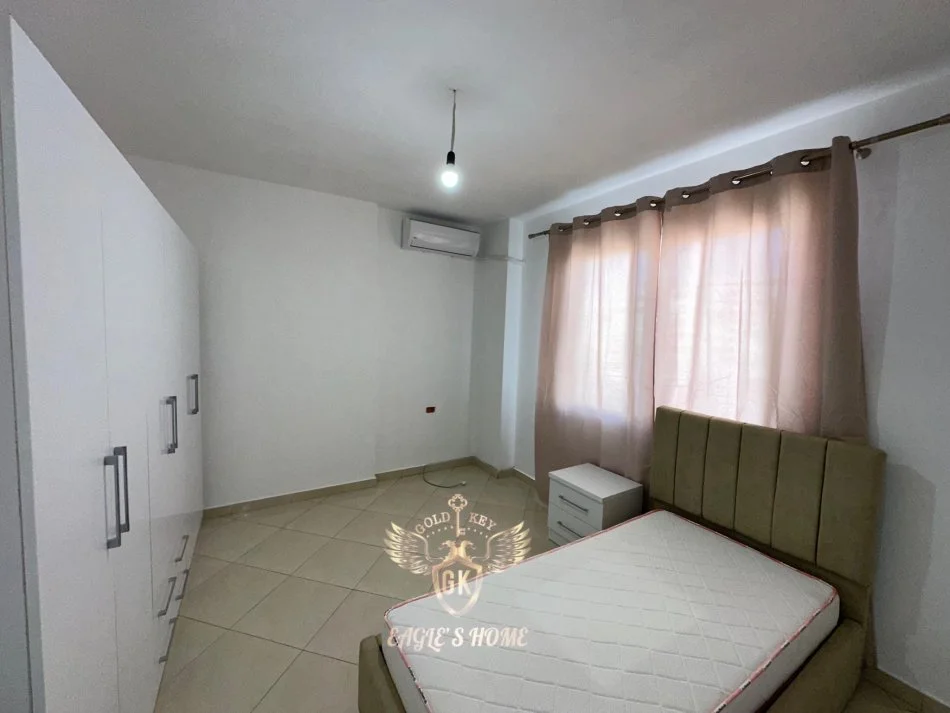 Durres, jepet me qera apartament 3+1+Ballkon Kati 6, 140 m² 600 € (QENDER)