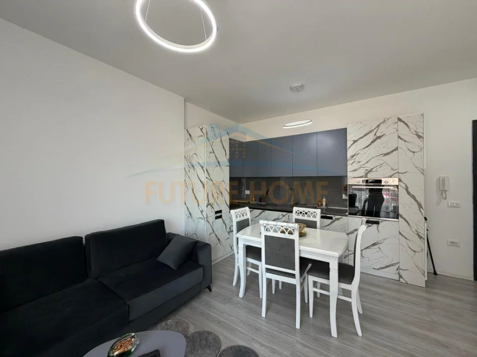Tirane, jepet me qera apartament 1+1 Kati 2, 68 m² 800 € (9 Kateshet)