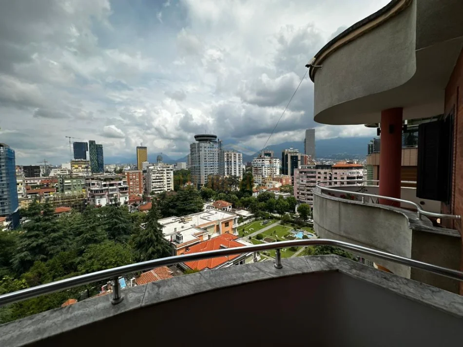 Tirane, jepet me qera apartament 4+1 Kati 10, 382 m² 5.200 € (Blloku)