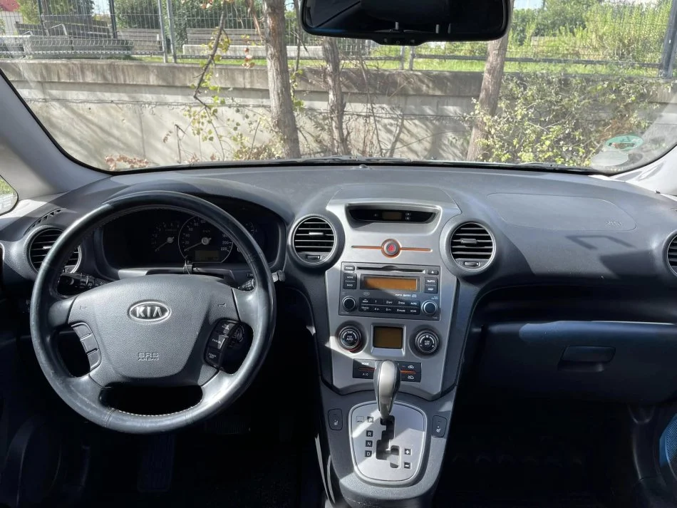 Tirane, shes makine KIA CARENS Nafte, jeshile automatik Klima 211.000 km 4990 €