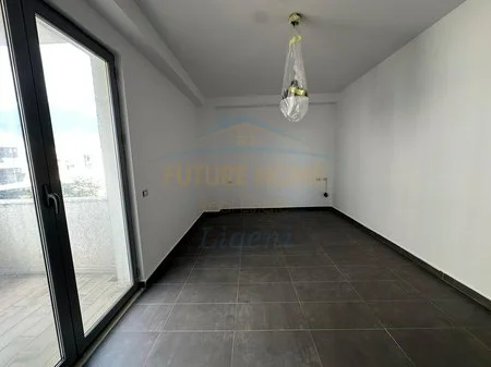 Tirane, shitet apartament 2+1 Kati 1, 105 m² 170.000 € (KINOSTUDIO)