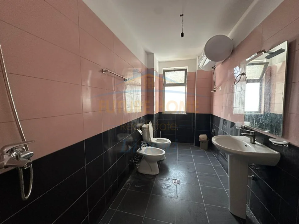 Tirane, shitet apartament 2+1 Kati 1, 104 m² 170.000 € (Kinostudio)