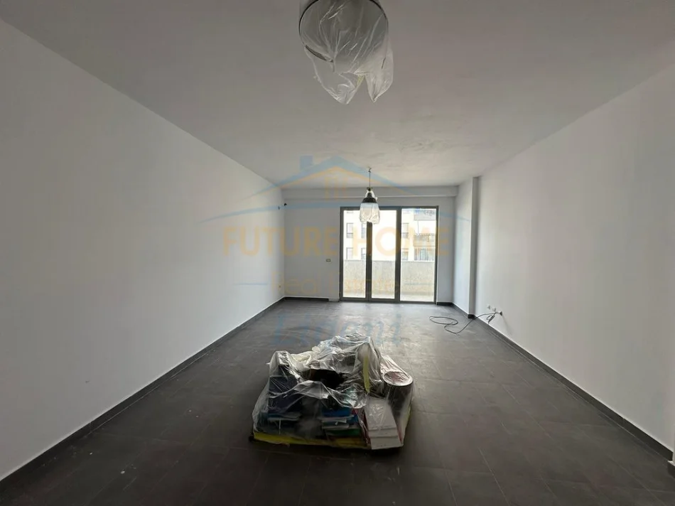 Tirane, shitet apartament 2+1 Kati 1, 105 m² 170.000 € (Kinostudio)